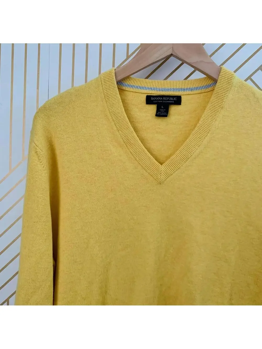 Banana Republic Cotton Cashmere blend saffron v neck sweater yellow gold L